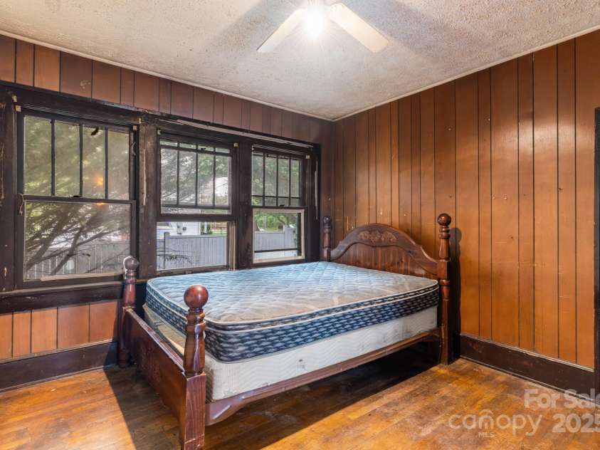 96 French Broad Avenue, Asheville, NC 28801.  MLS# CAR4205683, YatesRealty ID 715. Middle bedroom