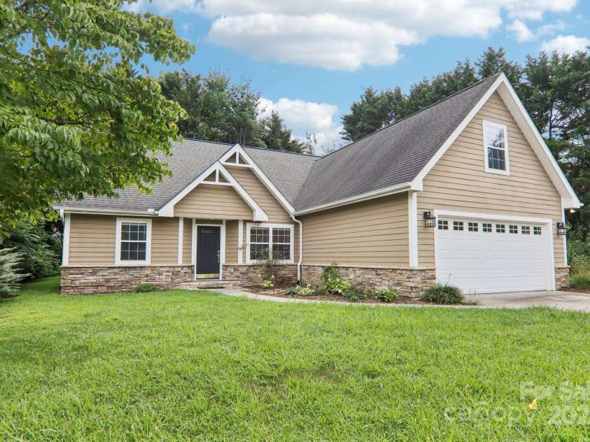 10 Grove End Road, Fletcher, NC 28732.  MLS# CAR4285704, YatesRealty ID 7150. 