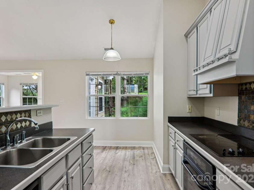 10 Grove End Road, Fletcher, NC 28732.  MLS# CAR4285704, YatesRealty ID 7150. 