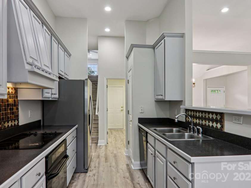 10 Grove End Road, Fletcher, NC 28732.  MLS# CAR4285704, YatesRealty ID 7150. 