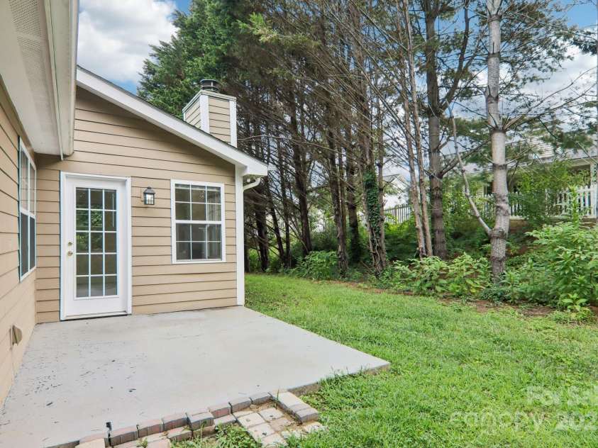 10 Grove End Road, Fletcher, NC 28732.  MLS# CAR4285704, YatesRealty ID 7150. 