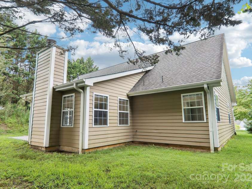 10 Grove End Road, Fletcher, NC 28732.  MLS# CAR4285704, YatesRealty ID 7150. 