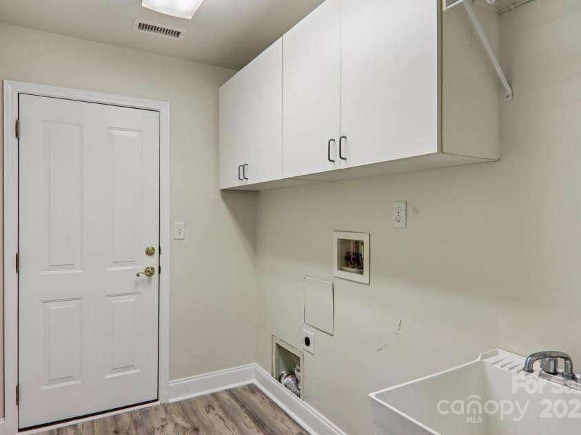 10 Grove End Road, Fletcher, NC 28732.  MLS# CAR4285704, YatesRealty ID 7150. Laundry Room with ample storage