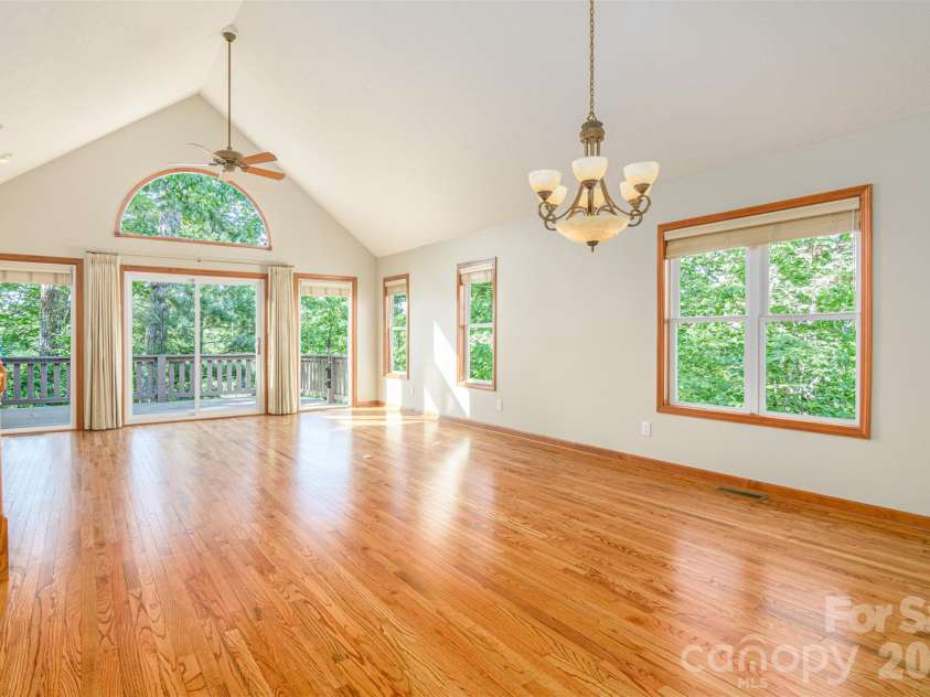 299 Carriage Summitt Way, Hendersonville, NC 28791.  MLS# CAR4400297, YatesRealty ID 7150. 