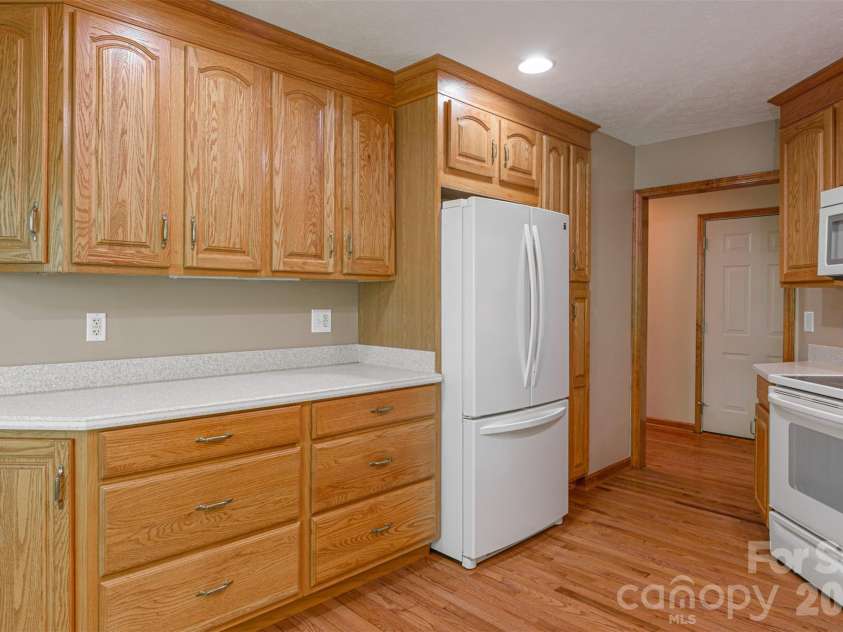 299 Carriage Summitt Way, Hendersonville, NC 28791.  MLS# CAR4400297, YatesRealty ID 7150. 