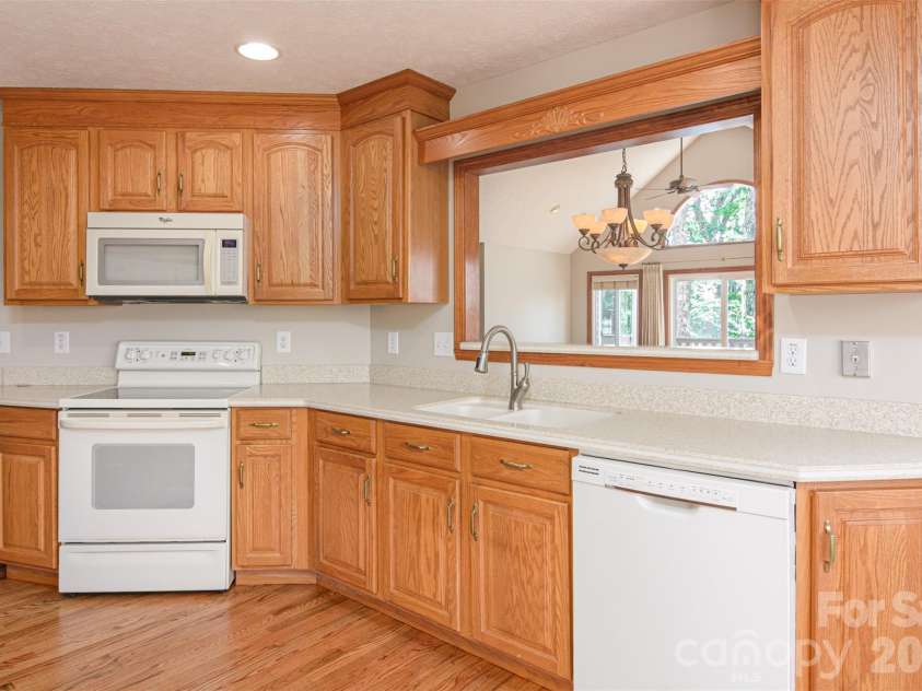 299 Carriage Summitt Way, Hendersonville, NC 28791.  MLS# CAR4400297, YatesRealty ID 7150. 