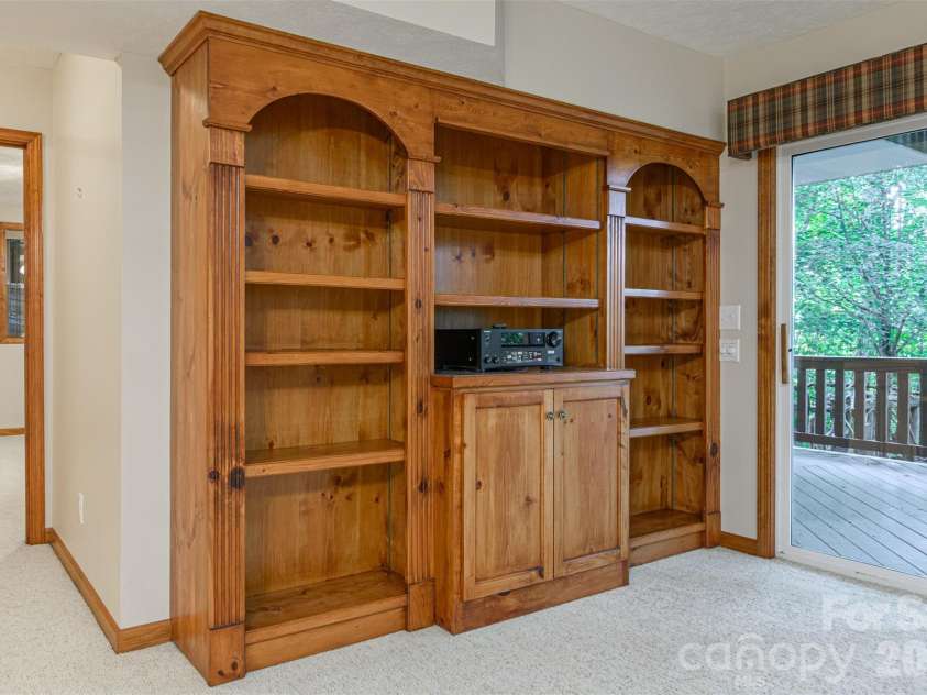 299 Carriage Summitt Way, Hendersonville, NC 28791.  MLS# CAR4400297, YatesRealty ID 7150. 