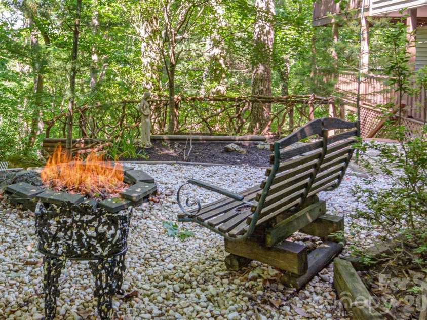 299 Carriage Summitt Way, Hendersonville, NC 28791.  MLS# CAR4400297, YatesRealty ID 7150. Lower Fire Pit