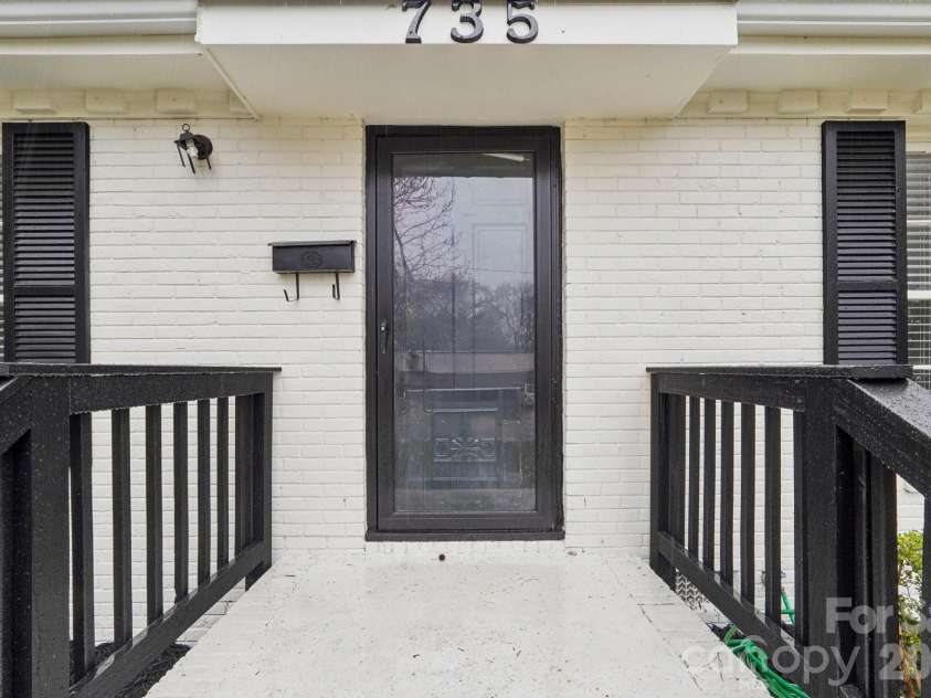735 Pondella Drive, Charlotte, NC 28213.  MLS# CAR4352354, YatesRealty ID 7151. 