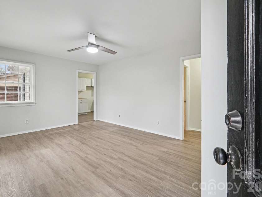 735 Pondella Drive, Charlotte, NC 28213.  MLS# CAR4352354, YatesRealty ID 7151. 