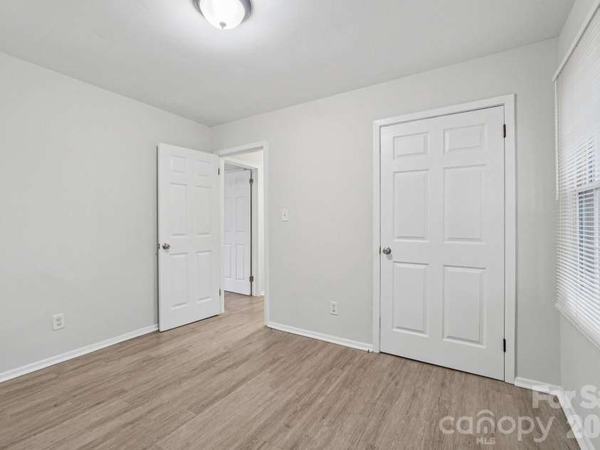 735 Pondella Drive, Charlotte, NC 28213.  MLS# CAR4352354, YatesRealty ID 7151. 