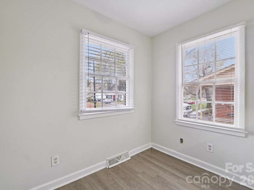 735 Pondella Drive, Charlotte, NC 28213.  MLS# CAR4352354, YatesRealty ID 7151. 