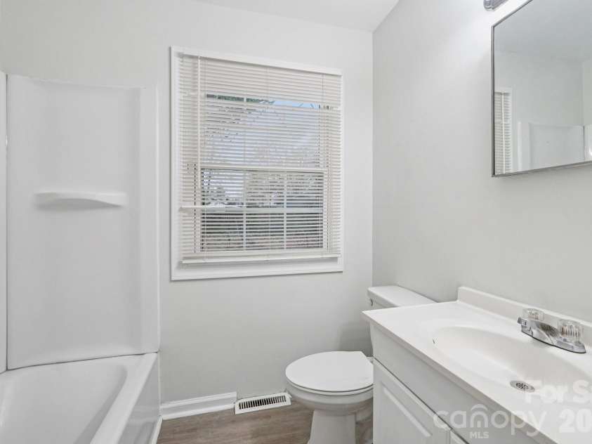 735 Pondella Drive, Charlotte, NC 28213.  MLS# CAR4352354, YatesRealty ID 7151. 