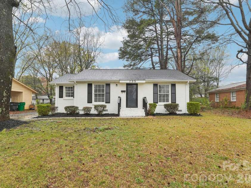 735 Pondella Drive, Charlotte, NC 28213.  MLS# CAR4352354, YatesRealty ID 7151. 