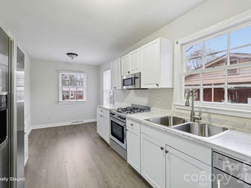 735 Pondella Drive, Charlotte, NC 28213.  MLS# CAR4352354, YatesRealty ID 7151. 