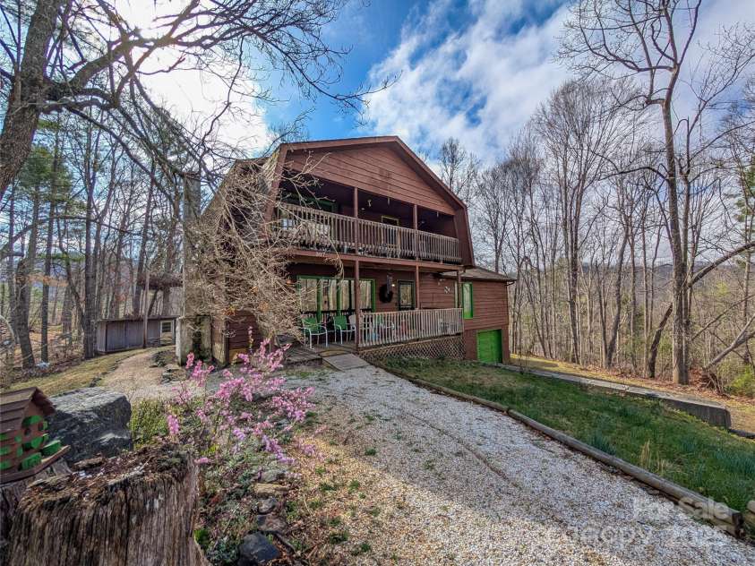 307 McMahon Lane, Bakersville, NC 28705.  MLS# CAR4241314, YatesRealty ID 7153. 