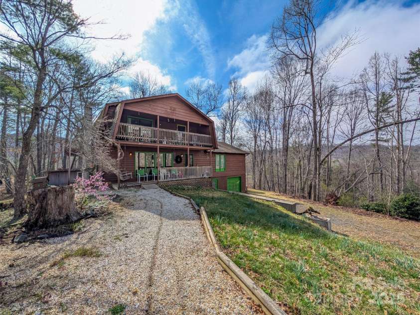 307 McMahon Lane, Bakersville, NC 28705.  MLS# CAR4241314, YatesRealty ID 7153. 