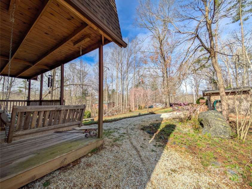 307 McMahon Lane, Bakersville, NC 28705.  MLS# CAR4241314, YatesRealty ID 7153. 