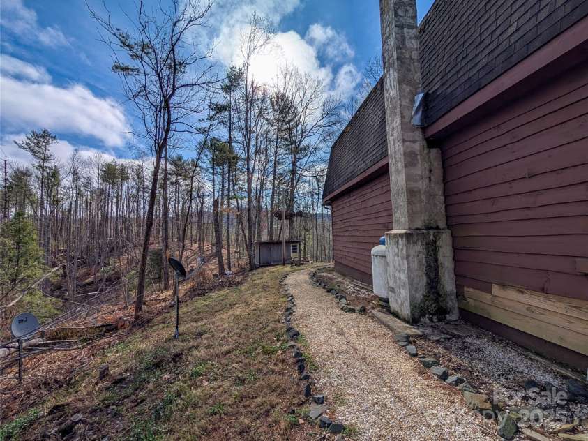 307 McMahon Lane, Bakersville, NC 28705.  MLS# CAR4241314, YatesRealty ID 7153. 