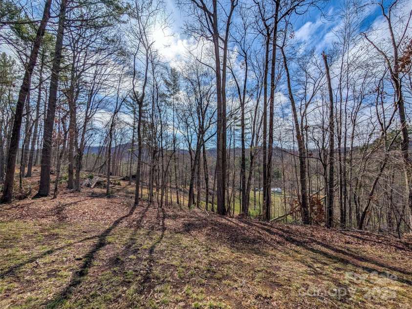 307 McMahon Lane, Bakersville, NC 28705.  MLS# CAR4241314, YatesRealty ID 7153. 