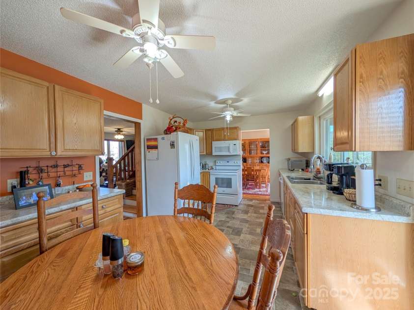 307 McMahon Lane, Bakersville, NC 28705.  MLS# CAR4241314, YatesRealty ID 7153. 