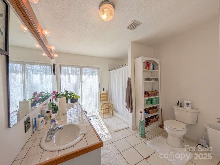 307 McMahon Lane, Bakersville, NC 28705.  MLS# CAR4241314, YatesRealty ID 7153. 