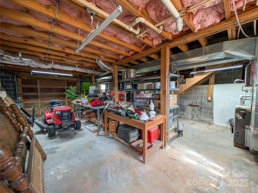 307 McMahon Lane, Bakersville, NC 28705.  MLS# CAR4241314, YatesRealty ID 7153. 