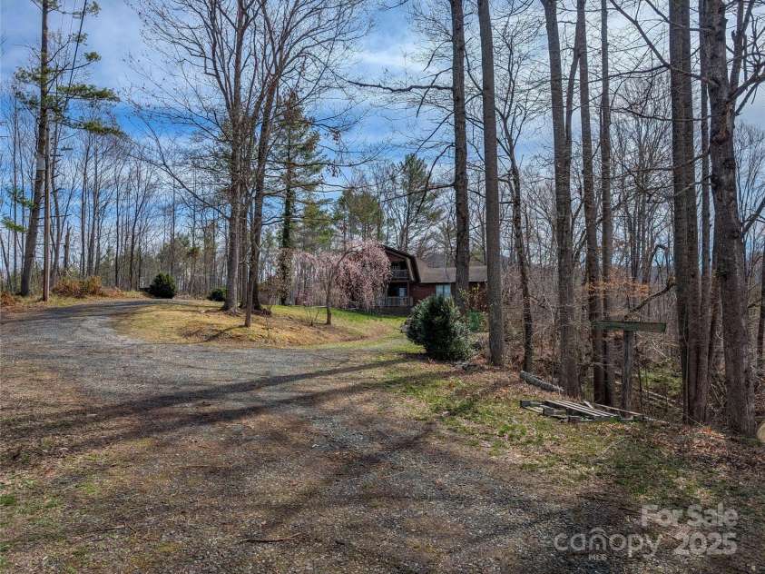307 McMahon Lane, Bakersville, NC 28705.  MLS# CAR4241314, YatesRealty ID 7153. 