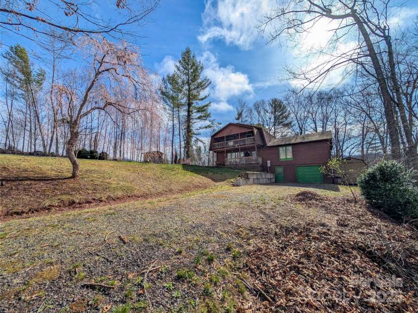 307 McMahon Lane, Bakersville, NC 28705.  MLS# CAR4241314, YatesRealty ID 7153. 