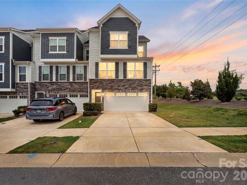 963 Portrush Lane, Tega Cay, SC 29708.  MLS# CAR4404100, YatesRealty ID 7153. 