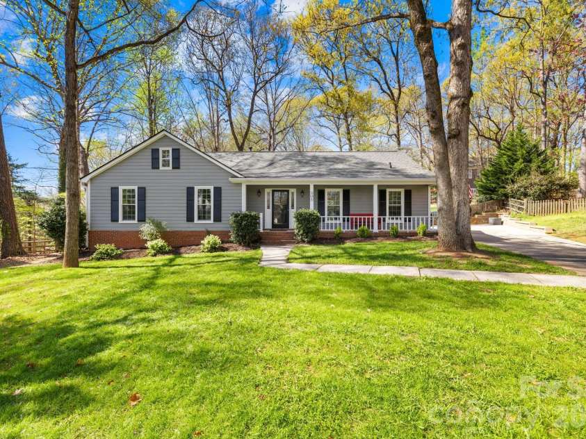401 Leighton Court, Matthews, NC 28105.  MLS# CAR4361804, YatesRealty ID 7154. 