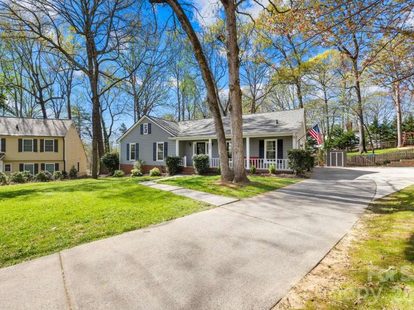 401 Leighton Court, Matthews, NC 28105.  MLS# CAR4361804, YatesRealty ID 7154. 