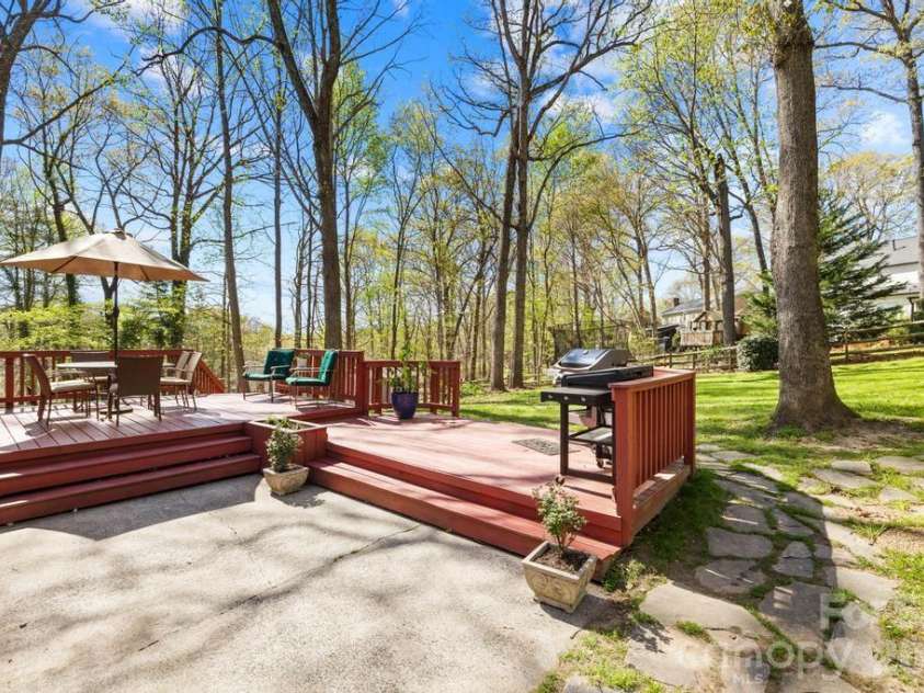 401 Leighton Court, Matthews, NC 28105.  MLS# CAR4361804, YatesRealty ID 7154. 