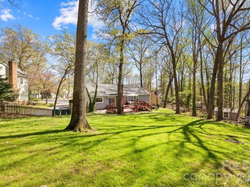401 Leighton Court, Matthews, NC 28105.  MLS# CAR4361804, YatesRealty ID 7154. 