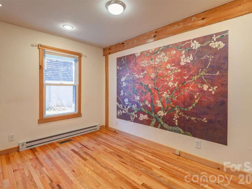 6 Alexander Street, Black Mountain, NC 28711.  MLS# CAR4362098, YatesRealty ID 7155. 