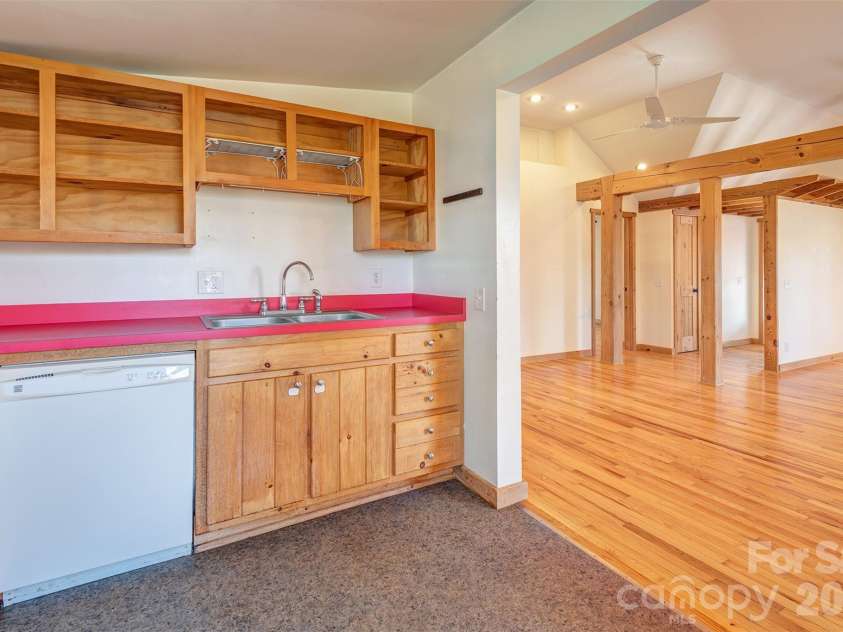 6 Alexander Street, Black Mountain, NC 28711.  MLS# CAR4362098, YatesRealty ID 7155. 