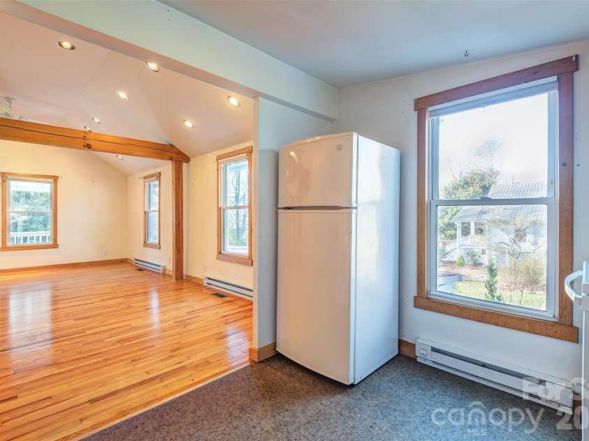 6 Alexander Street, Black Mountain, NC 28711.  MLS# CAR4362098, YatesRealty ID 7155. 