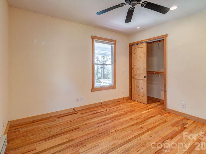 6 Alexander Street, Black Mountain, NC 28711.  MLS# CAR4362098, YatesRealty ID 7155. 