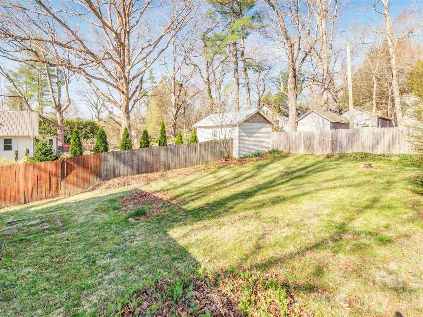 6 Alexander Street, Black Mountain, NC 28711.  MLS# CAR4362098, YatesRealty ID 7155. 