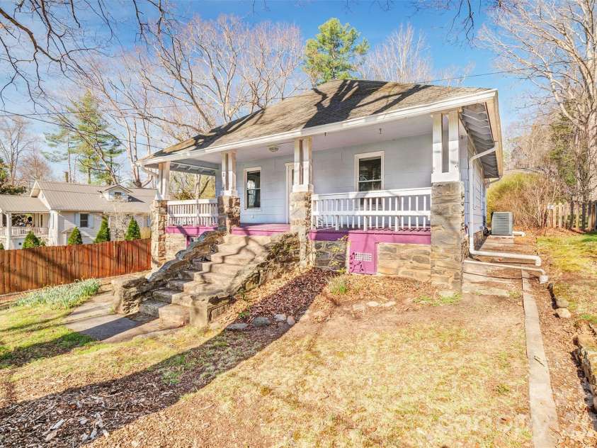 6 Alexander Street, Black Mountain, NC 28711.  MLS# CAR4362098, YatesRealty ID 7155. 