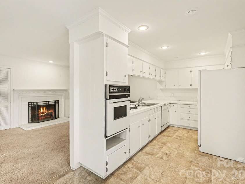 3101 Eastburn Road, Charlotte, NC 28210.  MLS# CAR4360543, YatesRealty ID 7156. 