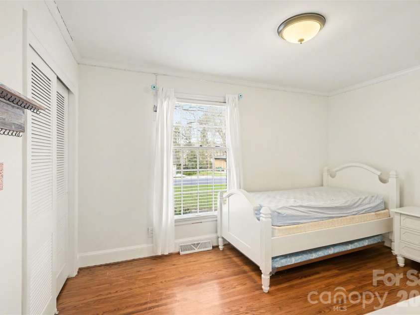 3101 Eastburn Road, Charlotte, NC 28210.  MLS# CAR4360543, YatesRealty ID 7156. 