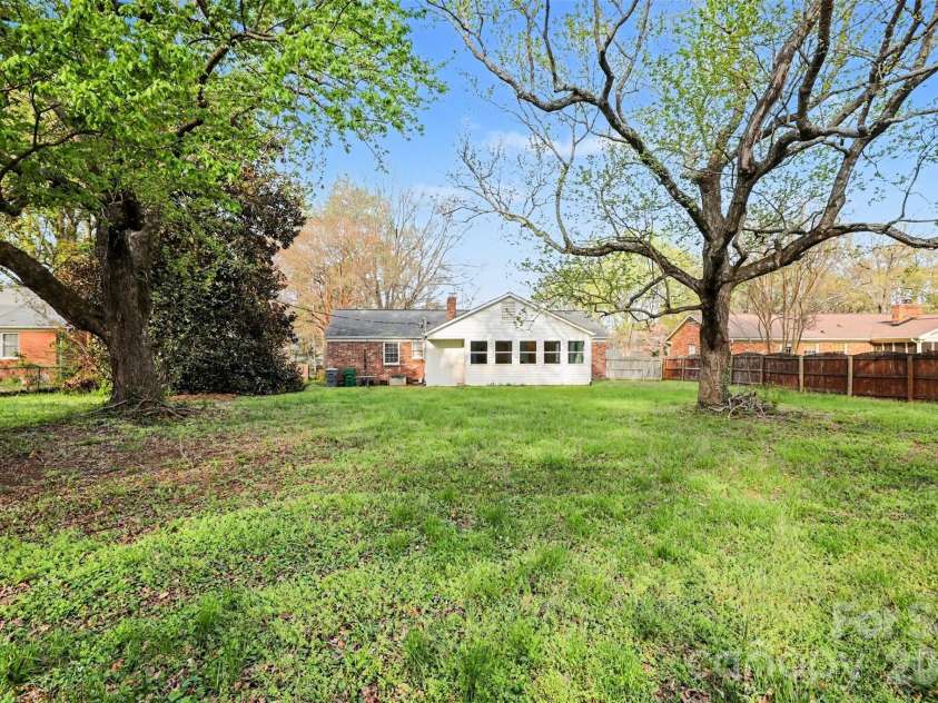 3101 Eastburn Road, Charlotte, NC 28210.  MLS# CAR4360543, YatesRealty ID 7156. 