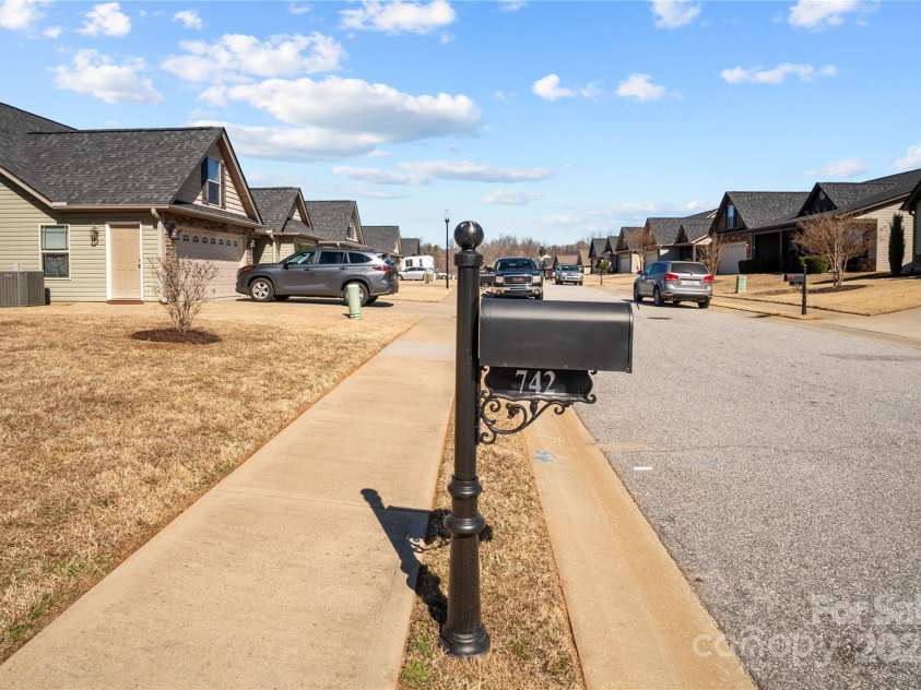742 Maya Street, Boiling Springs, SC 29316.  MLS# CAR4226202, YatesRealty ID 7156. 