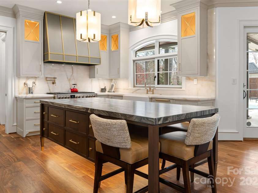 316 Braeside Court, Asheville, NC 28803.  MLS# CAR4198099, YatesRealty ID 7157. Completely updated kitchen and keeping room boast new appliances, custom cabinets and range hood, stunning lighting and re-faced fireplace