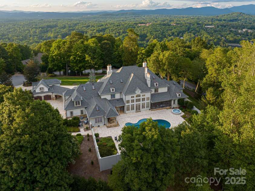 316 Braeside Court, Asheville, NC 28803.  MLS# CAR4198099, YatesRealty ID 7157. Extensive, stunning upgrades throughout this estate home make this easy to move in and start enjoying our Western NC mountains~