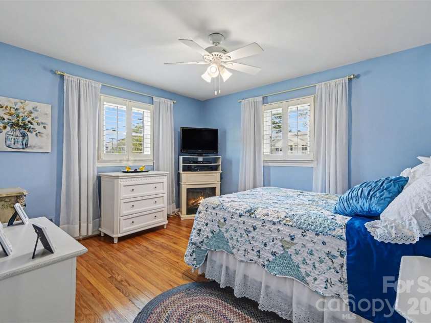 2008 Kings Road, Shelby, NC 28150.  MLS# CAR4359101, YatesRealty ID 7159. Light and bright 2nd bedroom!