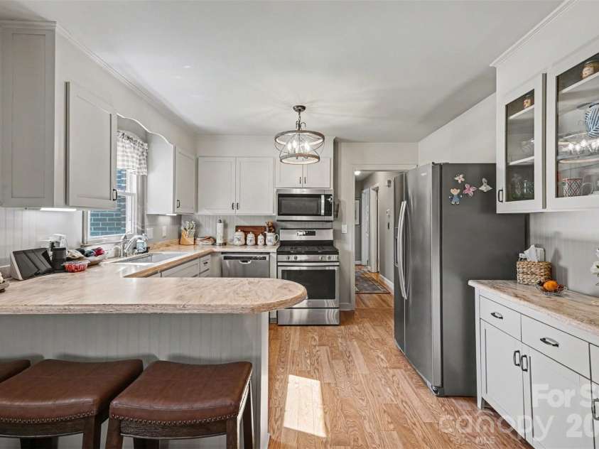 2008 Kings Road, Shelby, NC 28150.  MLS# CAR4359101, YatesRealty ID 7159. New flooring, solid surface counter tops and stainless steel appliances!!!