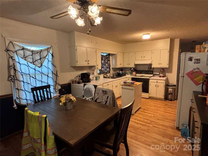 22 Heritage View Road, Hickory, NC 28601.  MLS# CAR4247614, YatesRealty ID 7159. 