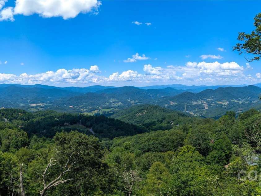 30 Club Villa Court, Burnsville, NC 28714.  MLS# CAR4278164, YatesRealty ID 716. 